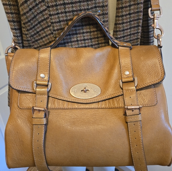 Elegant Tan Leather Men's Bag - Picture 1 of 8